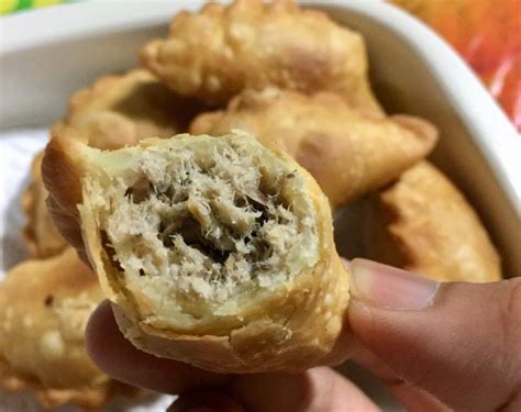 Karipap mini tokwan di hasilkan dengan gabungan kulit yang ranggup dan rapuh, memberikan setiap kunyahan sesuatu yang mengasyikkan. Karipap Inti Ikan Dari Pantai Timur - Dari Dapur Kak Tie