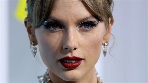 Taylor Swifts 2022 Vmas Look Has Twitter Completely News Epistle