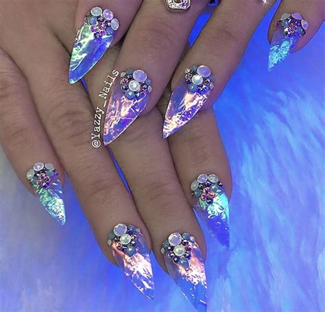 Holographic chrome pastel crystal stiletto nails Nagelidéer Naglar