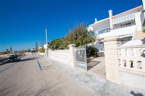 Gli appartamenti vacanza giovanni disponibili sono tre, a torre vado, arredati con quanto serve per rilassarsi in vacanza: TORRE VADO - APPARTAMENTO 2 posti letto ... nel Salento