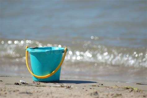 Sie können ihre aktuelle badewanne oder eine dusche nicht mehr nutzen, weil diese einen defekt hat? Wanne auf Strand stockfoto. Bild von ferien, wanne, spaß ...