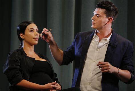 Hundreds Turn Out For Kim Kardashian Makeup Lesson La Times