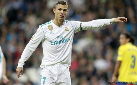 Dos refrescos y una agua en una rueda de prensa ?? Cristiano Ronaldo wint voor vijfde keer de Gouden Bal ...