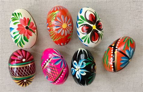Vintage Wooden Easter Eggs Hand Painted In Beautiful Colors Lot Of 7