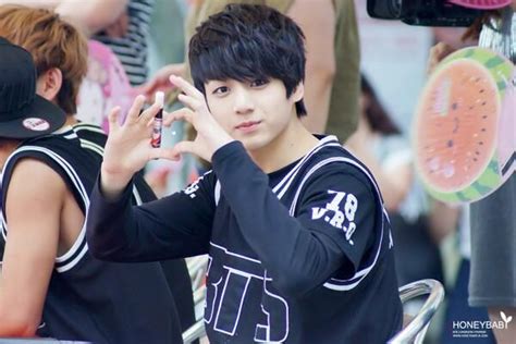 So, seperti yg kalian tau, bts mau debut pada tanggal 12 juni 2013 khan?! Anniversary 7 Tahun, Ini 10 Potret Si Maknae BTS Jungkook ...