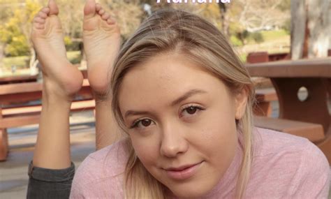 barefoot blonde in the park feet file feet porn pics foot fetish pics sexy feet pictures