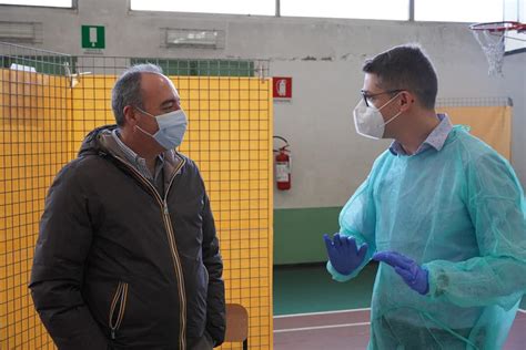 I vaccini al momento autorizzati in italia e in europa non sono attualmente raccomandati per i minori di 12 anni. Vaccino anti-covid, in Lombardia in arrivo 200 mila dosi ...