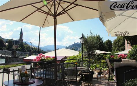 Die bar liegt zentral direkt in der stadt salzburg, an der salzach und ist nur über stufen erreichbar. Kai olé: das bunte Leben am Salzachkai | SalzburgerLand ...