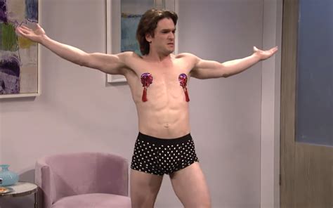 Saturday Night Live Recap Kit Harington Strips And It S Something To
