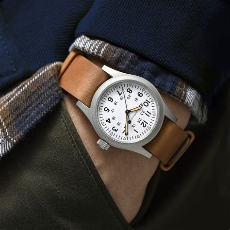 Its inspiration from vintage military watches is evident, and. Hamilton Khaki Field Mechanical H69439511 | Hodinky-365.cz