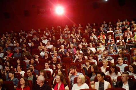 odeon to open cinemas screens on christmas day