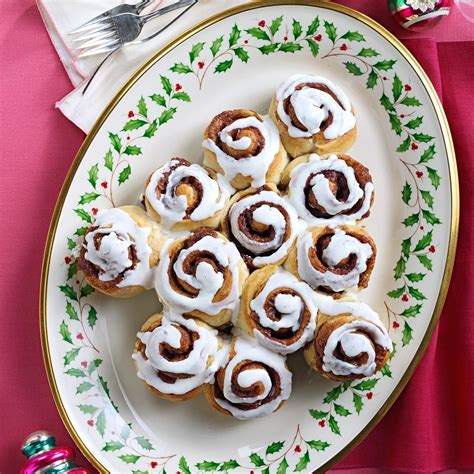 Cinnamon Roll Christmas Tree Recipe Taste Of Home