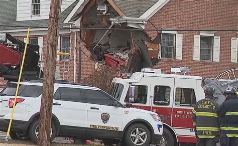 2 Dead As Porsche Wrecks Goes Airborne And Smashes Into 2nd Floor Of