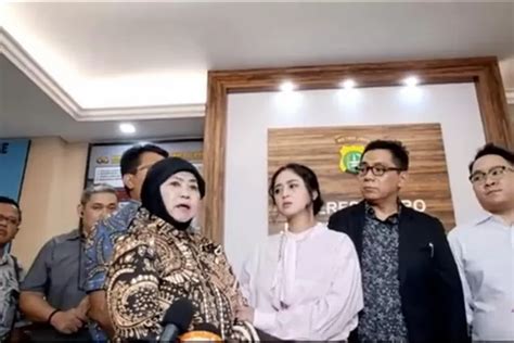 Mediasi Dewi Perssik Dan Netizen Tidak Berjalan Mulus Pengacara Sandy