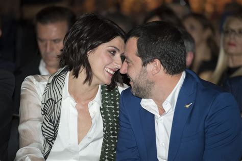 Matteo salvini / m a t ˈ t ɛ ː o s a l ˈ v i ː n i / b, né le 9 mars 1973 à milan, est un homme politique italien. "Perché ho lasciato Matteo Salvini". Elisa Isoardi lo ...