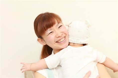 Maman Japonaise Et Son B B Photo Stock Image Du Assez Famille