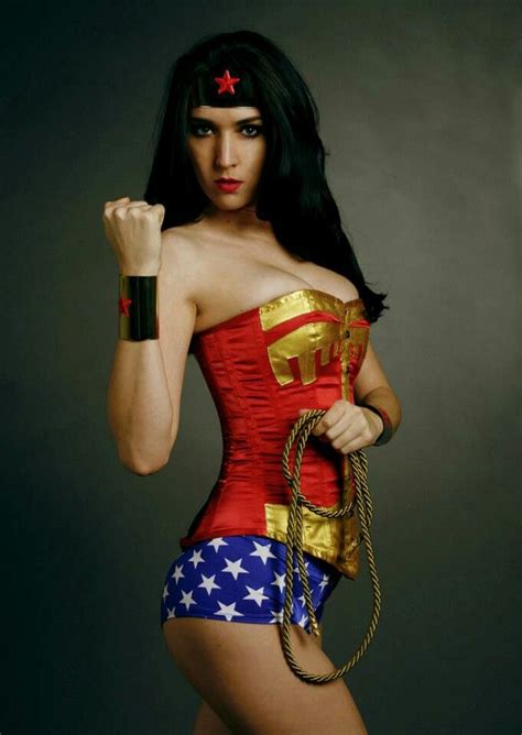 Épinglé Sur Wonder Woman Cosplay