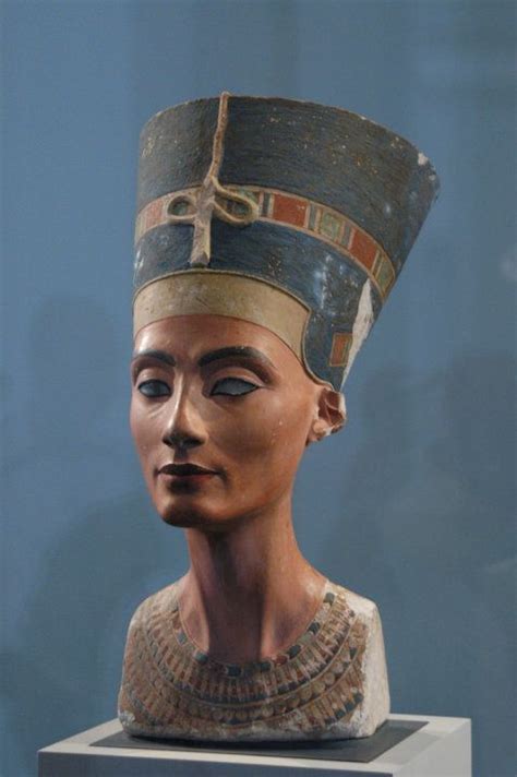 queen nefertiti bust 3400 year old ancient egyptian clothing egyptian artifacts egyptian