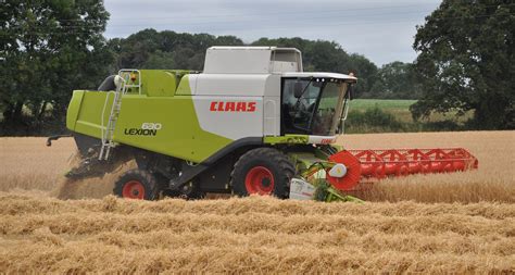 Which brands come top of the UK combine harvester market? - Agriland.ie