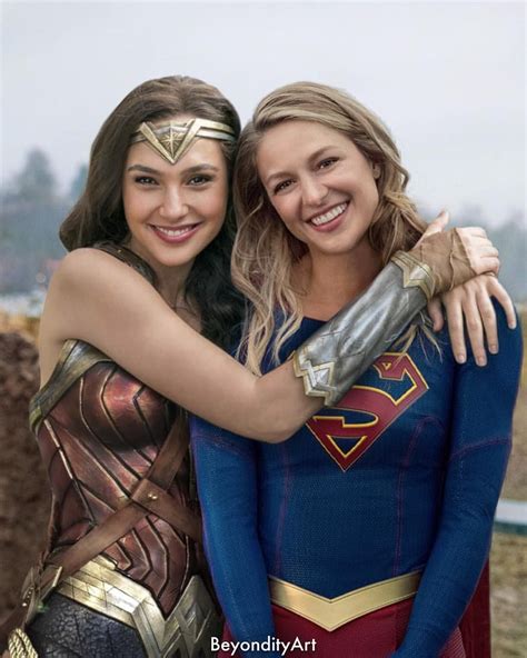 Wonder Woman And Supergirl Mujer Maravilla Comic Super Heroe Mujer