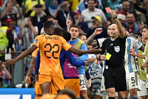 Completely Lost His Head Denzel Dumfries Confronts Argentina Coaching Staff After