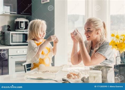 Mom Cooking With Daughter On The Kitchen Stock Image Image Of Love Household 171283595