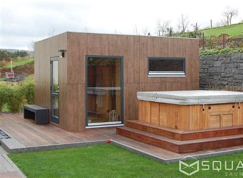 Die sauna ist aus holz und in einem sehr modernen stil. Das Saunahaus SQUARE XXL mit flexibler Raumaufteilung ...