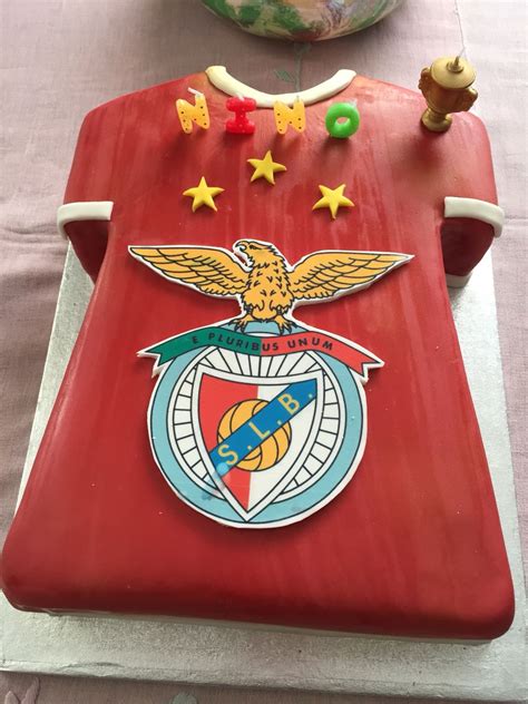 London's best birthday cakes are just a few clicks away! Pin em Cakes