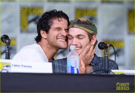 Photo Tyler Posey Does Flashdance Wet T Shirt Dance For Comic Con 17