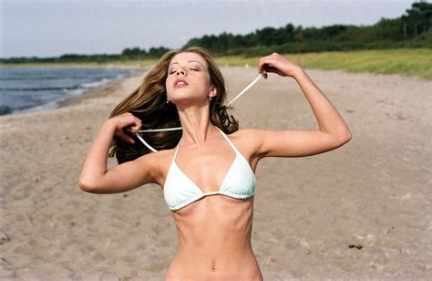 Michelle Trachtenberg Eurotrip Best Bikini Moments In Movies Popsugar Entertainment Photo