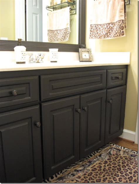 You don't need to spend thousands of dollars on new cabinets to give your kitchen a stunning new look. Painting Laminate Cabinets - Southern Hospitality