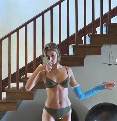 Kaia Gerber In Bikini Che Rottura La Quarantena Americana Tgcom24