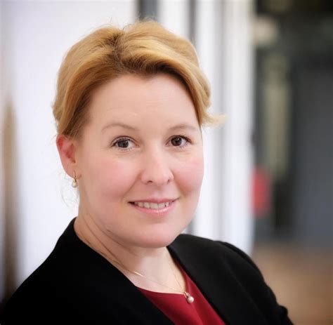 Franziska giffey (née süllke, born 3 may 1978) is a german politician of the social democratic party (spd) who has been serving as minister for family affairs, senior citizens, women and youth in the government of chancellor angela merkel since 2018. Giffey: Reformpläne für Umgangs- und Unterhaltsrecht ...