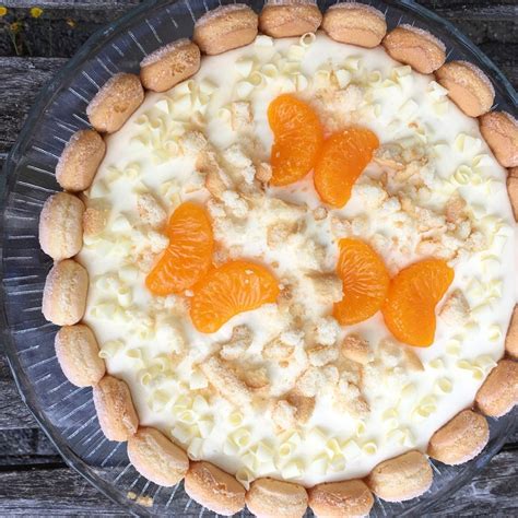 1 päckchen götterspeise mit 250 ml des mandarinensaftes anrühren und 10 minuten quellen lassen, anschließend erhitzen (nicht kochen) und abkühlen lassen. Philadelphia Torte mit Mandarinen und Löffelbiskuits von ...