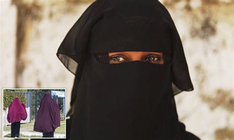 Ex Muslim Tells Of Her Mother Forcing Her To Wear A Niqab Daily Mail