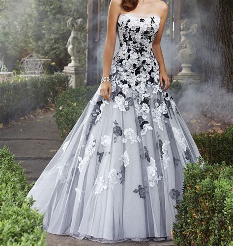 2016 White And Black Gothic Wedding Dresses Strapless Appliqued Vintage