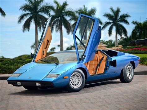 In 1971 just a concept countach lp500 was shown. 1975, Lamborghini, Countach, Lp400, Periscopica, Bertone ...