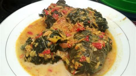 Tutup matapun bisa buat kroket ini saking gampangnya cuma butuh singkong yang direbus kemudian diberi isian jadilah kroket singkong isi sayur. Resep Cara Membuat Buntil Daun Singkong - YouTube