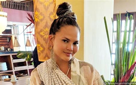 Chrissy Teigen Live Tweets Terrifying Earthquake While In Bali