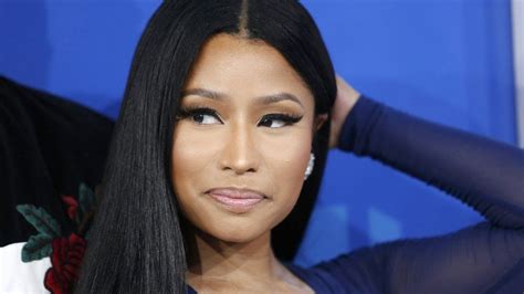 Nicki Minaj Says Shell Pay College Tuition Fees For Fans Bbc News