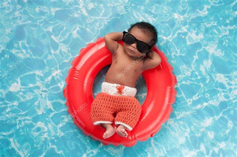 Newborn Baby Boy Floating On A Swim Ring — Stock Photo © Katrinaelena