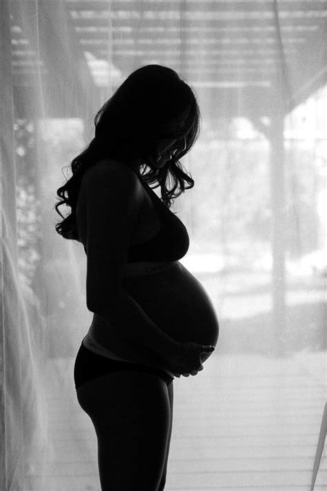 bare maternity photos indoor maternity photos maternity photography poses maternity