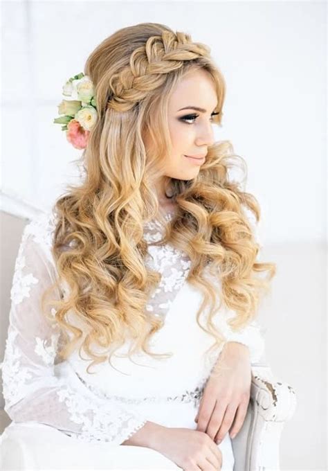 Appealing Curly Hairstyles With Blonde Hair Hairstylecamp