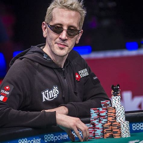Just help q eat as many chips as possible and shoot for the high score! That stack 😍 @elkypoker holds a commanding chip lead in ...
