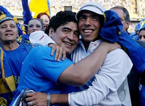 Nasıl o rengi tercih ederler anlamıyorum. Maradona City break will give Aguero and Tevez a boost ...