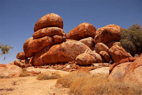 Amazing Rock Formations Of The Great Valley Kings Canyon Australia