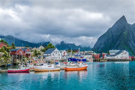 The Fishing Village Of Hamnoy Reinefjord Lofoten Islands