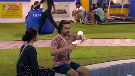 Bhagyalakshmi and ramzan lock horns, former says he is taking personal vengeance. Bigg Boss Malayalam Season 3 Soorya Sits With Ramzan After ...