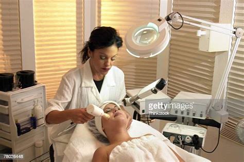 Dermatologist Facial Photos And Premium High Res Pictures Getty Images