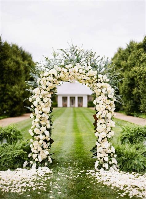 Located just off the water, surrounded by woods and gardens, an outdoor gazebo with glass railings provides the perfect wedding altar or stage for your event. Fantastic Wedding Altars